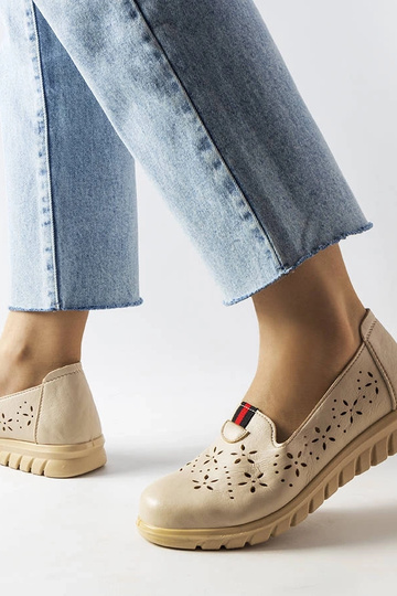 Beige lette loafers fra Joli