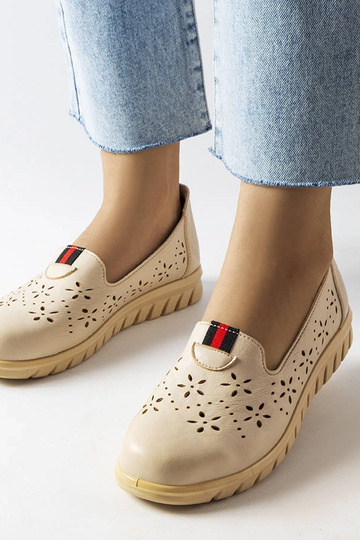 Beige lette loafers fra Joli 2