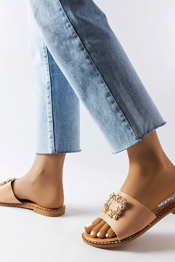 Zandkleurige slippers met decoratie, „Miriama" 2