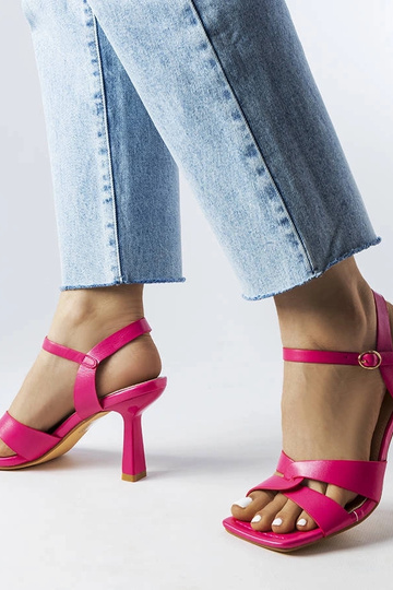 Pink højhælede sandaler med...