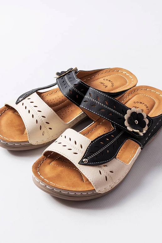 Sorte flip-flops med en lav kile Jolanta