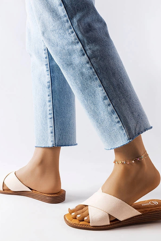 Zandkleurige slippers, „Tiana"