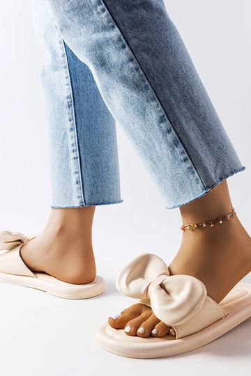 Beige flip-flops med sløjfe...