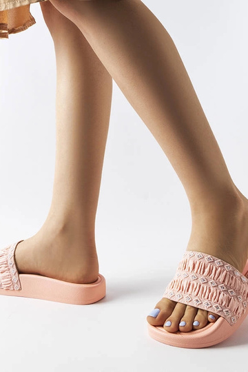 Pink Ernest flæser flip-flops 2