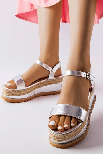 Zilveren sandalen op een platform, „Access"