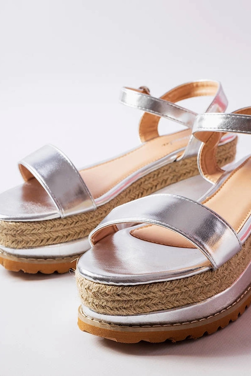 Zilveren sandalen op een platform,...