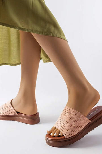 Pink flip-flops med...