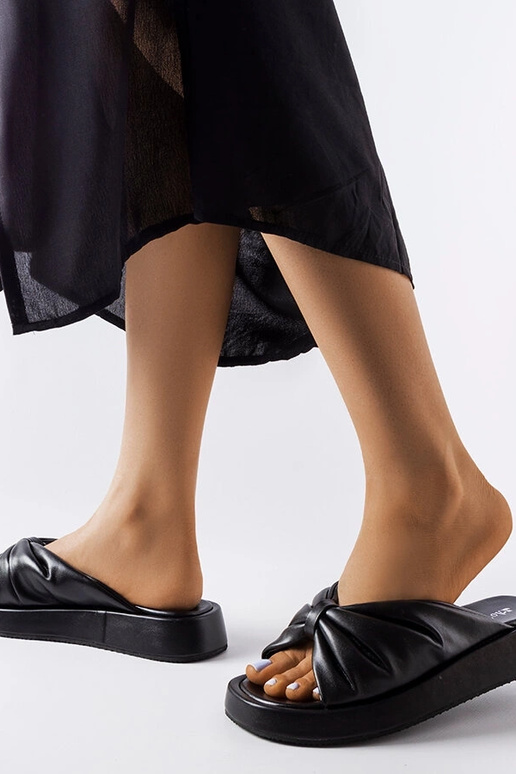 Sorte flip-flops med lav kile Hog