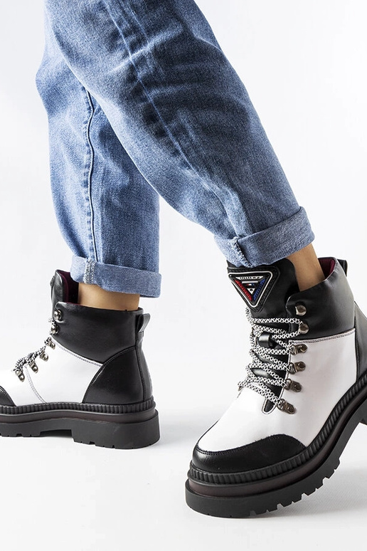 Solofra sorte og hvide isolerede støvler