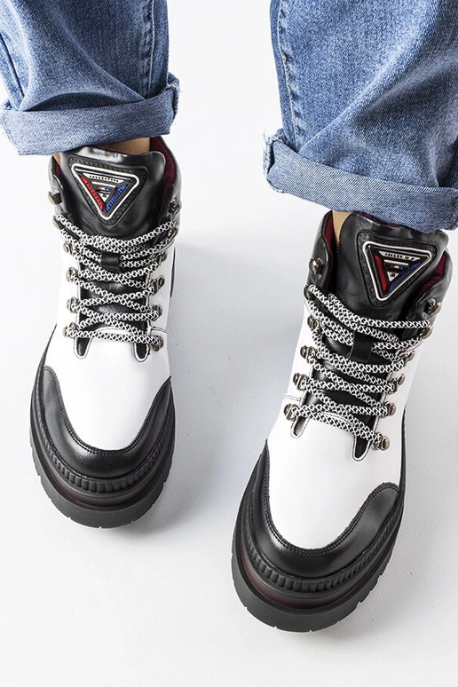 Solofra sorte og hvide isolerede støvler