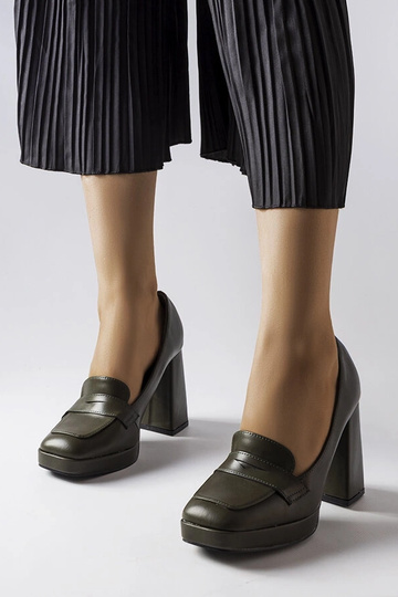 Mørkegrønne pumps med høj...