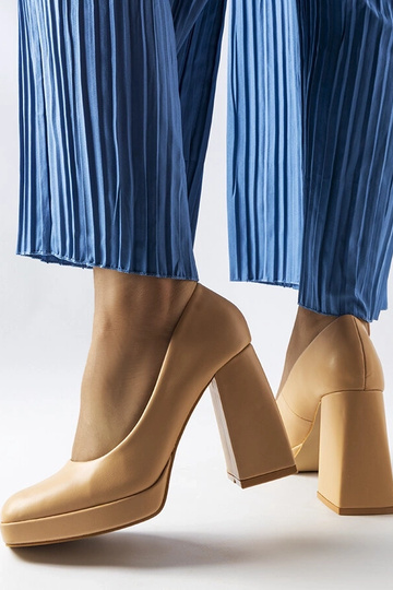 Beige pumps med høj hæl Mailly