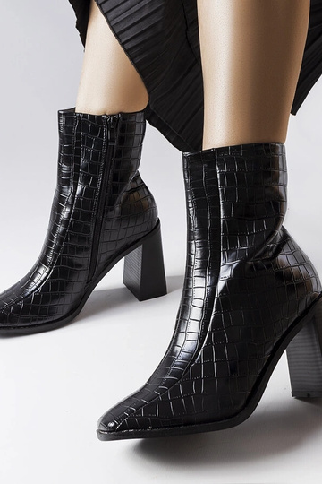 Sorte ankelstøvler med...