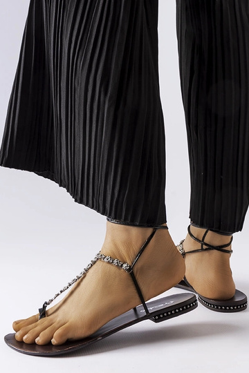 Zwarte sandalen met zirconia steentjes, „Troghi"