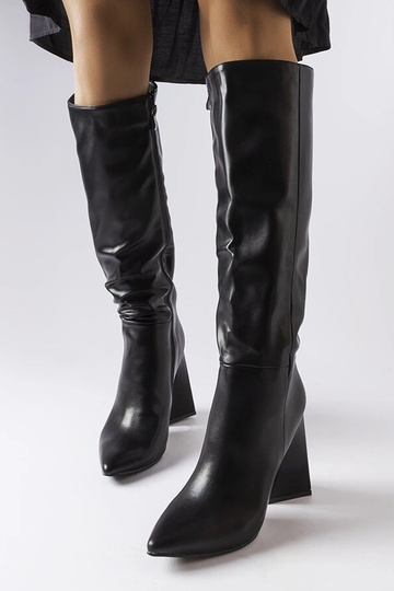 Zwarte laarzen met hak,...