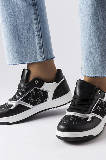 Sorte sneakers dekoreret... 2