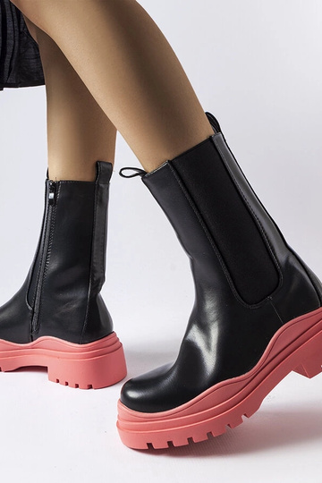 Sorte ankelstøvler med en... 2