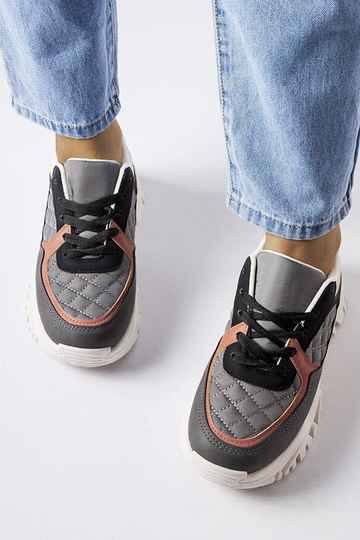 Grå sneakers med farverige... 2