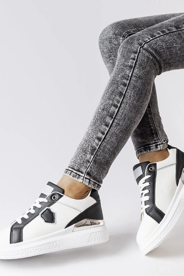 Sorte og hvide sneakers med... 2