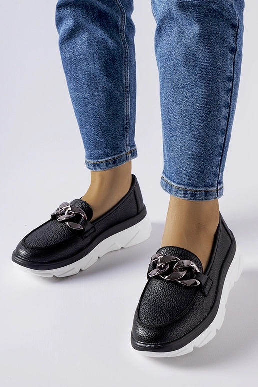 Zwarte mokassins met ketting, „Vinceza"