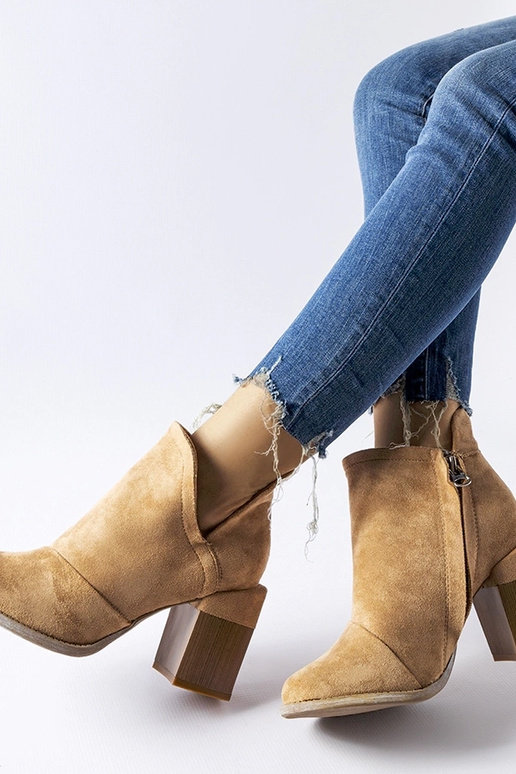 Beige ankelstøvler med udskæringer...