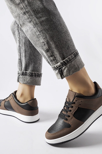Jacqueline brune og sorte sneakers 2