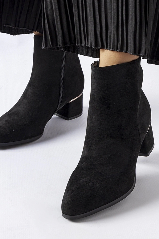 Zwarte laarsjes met lage hak, „Tayyib"