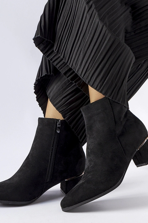 Zwarte laarsjes met lage hak, „Tayyib"