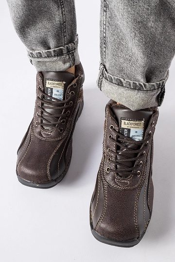 Brune drenges isolerede... 2