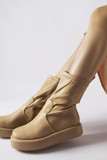 Beige Shadid platform... 2