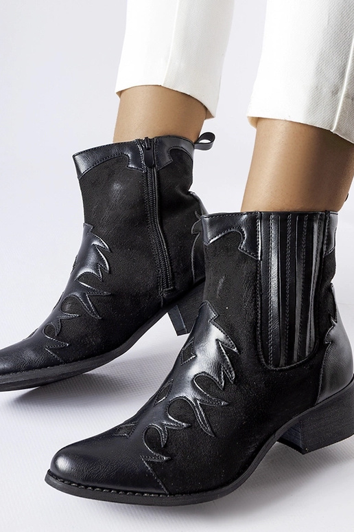 Sorte cowboystøvler med lille hæl...