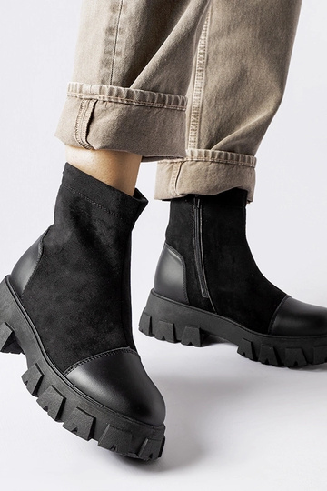 Zwarte kunstsuede...