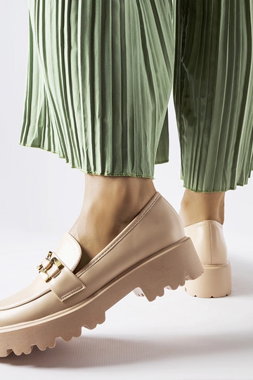 Beige dame loafers dekoreret med Piazzo spænde 2