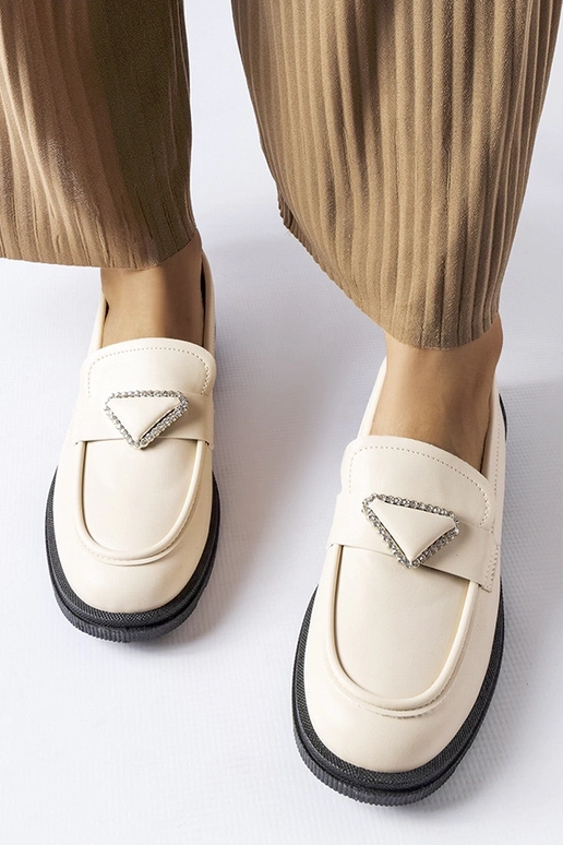 Beige mokkasiner dekoreret med... Beige mokkasiner dekoreret med...