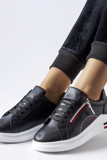 Sorte sneakers med hvid sål... 2