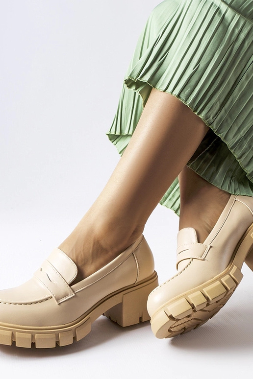 Zandkleurige klassieke mocassins met...