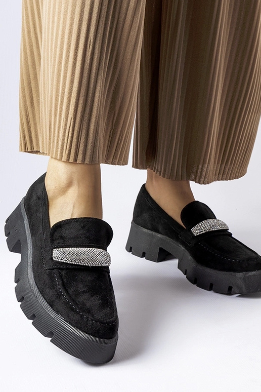 Sorte mokkasiner med en massiv... Sorte mokkasiner med en massiv...