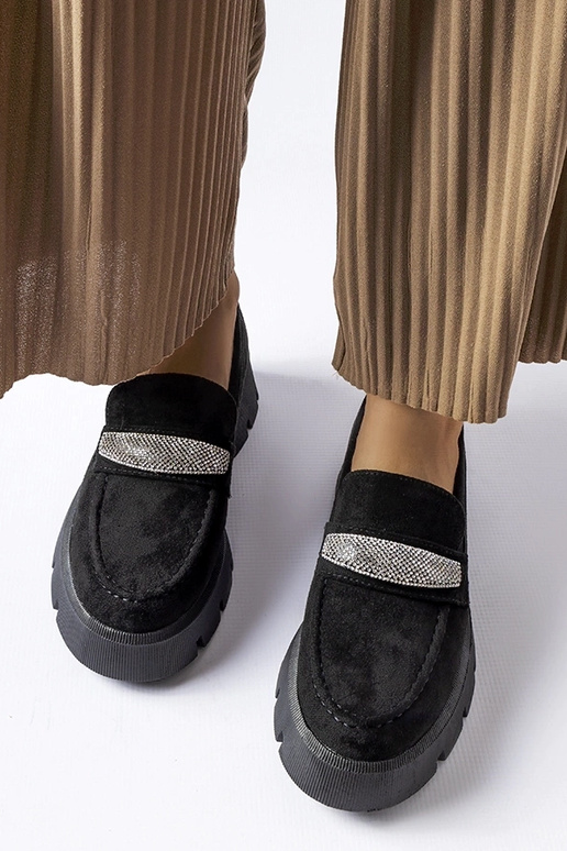 Sorte mokkasiner med en massiv... Sorte mokkasiner med en massiv...