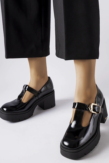 Zwarte lakleren halfhoge schoenen met gespen, Karino