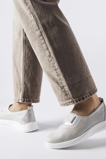 Ethels sølv perforerede læder sneakers