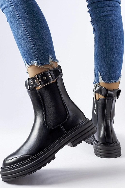 Sorte ankelstøvler med dekorativt lås...