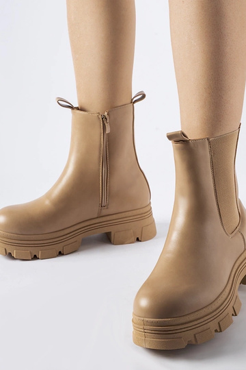 Beige ankelstøvler på...