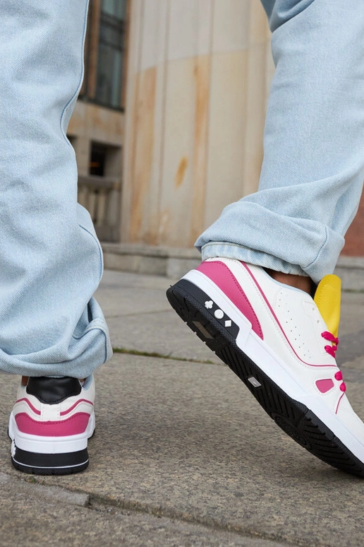 Archie Pink og hvide sneakers med gul...