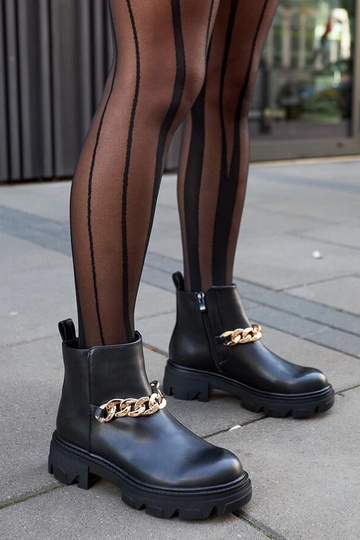 Sorte ankelstøvler med en...