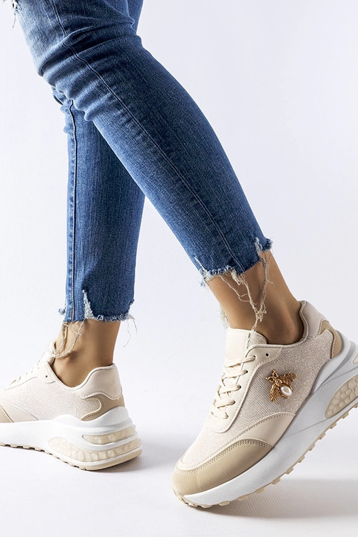 Beige og hvide sneakers med dekorativ...