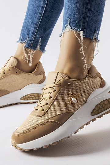 Brune og hvide sneakers med...