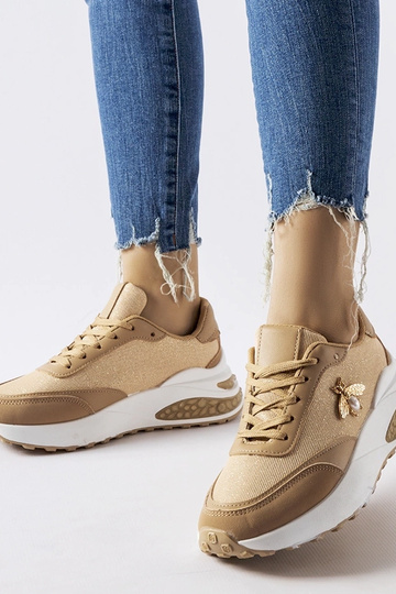 Brune og hvide sneakers med... 2