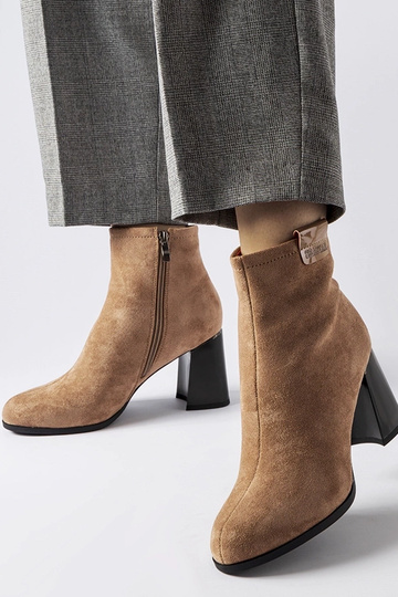 Beige elegante enkellaarsjes met hak, „Serbadone" 2