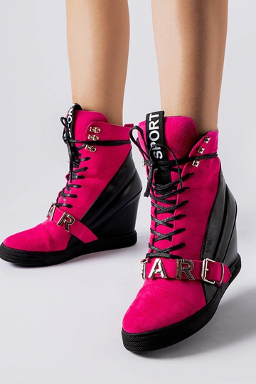 Roze-zwarte sportschoenen...