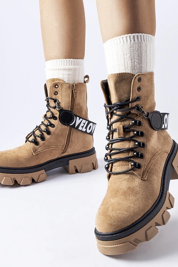 Beige laarsjes met... 2
